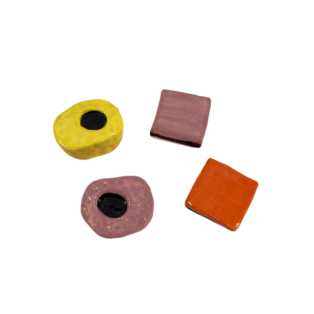 Ceramic wall sculpture - Licorice - Engelse drop (set of 4)