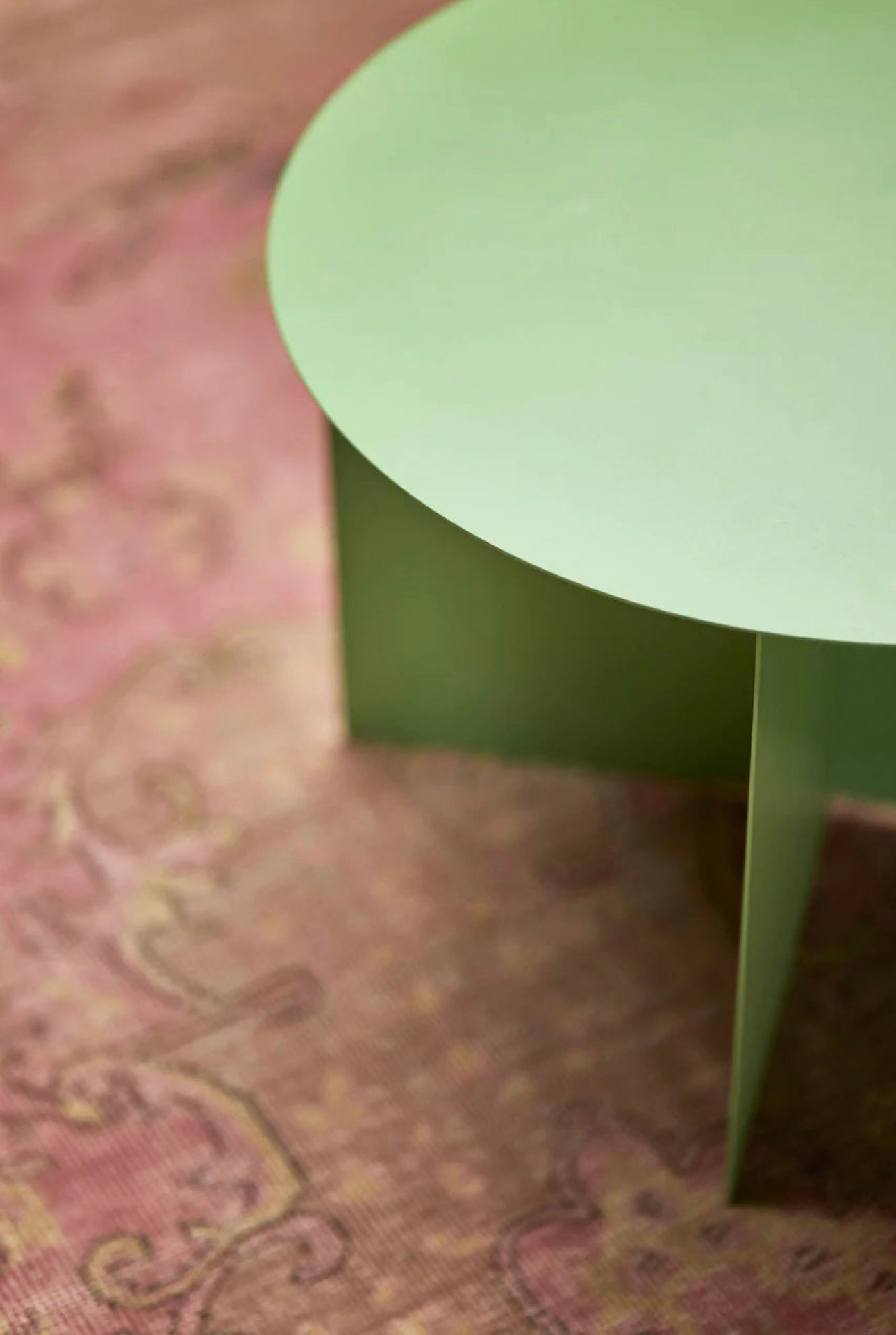 Metal round side table - green