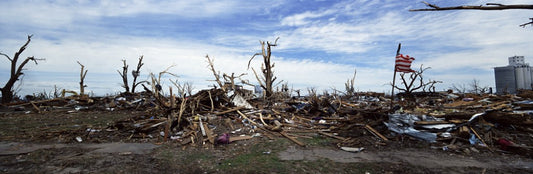 picture of tornado damage in kansas