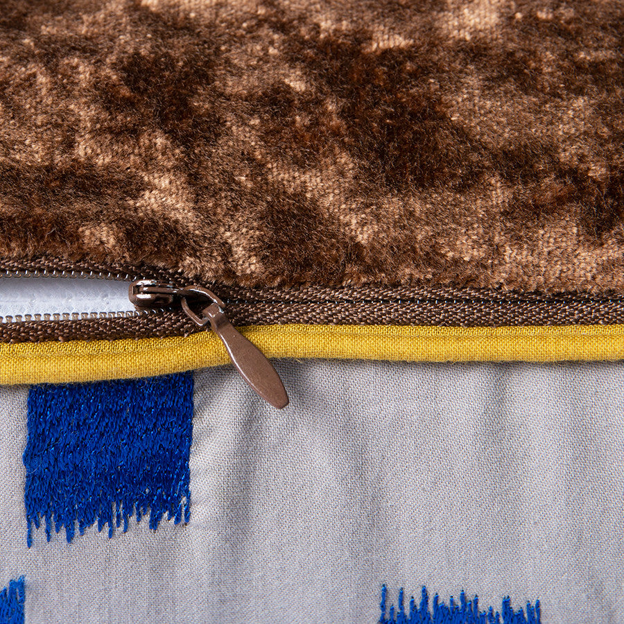 detail of zipper in a double sided silk and velvet accent pillow
